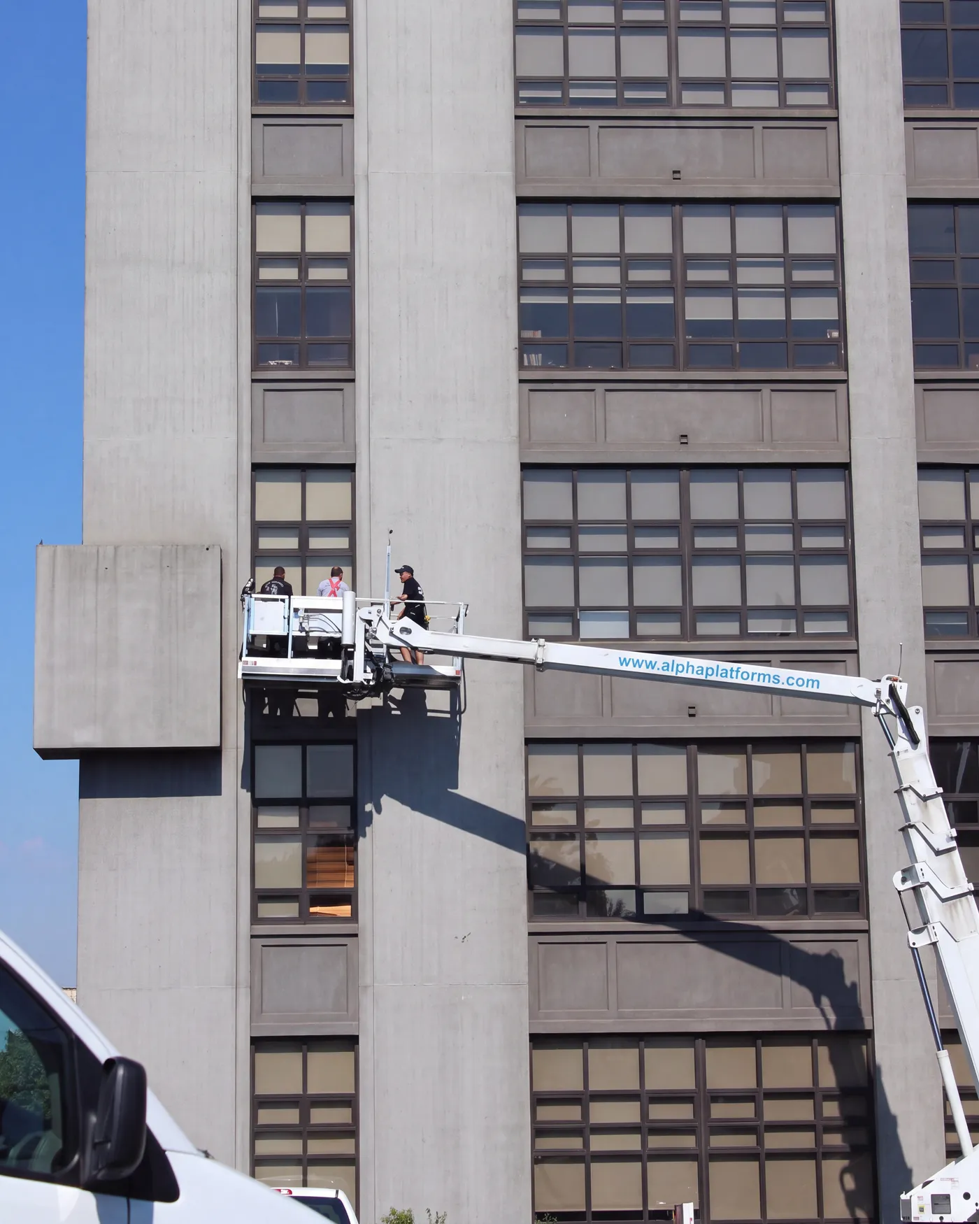 The lift standing on its outriggers, lane held
